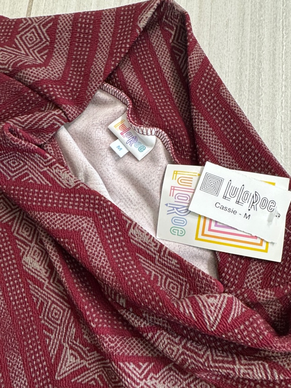 Lu La Roe: Women's Burgundy Patterned Pencil Midi Skirt - Picture 3 of 4